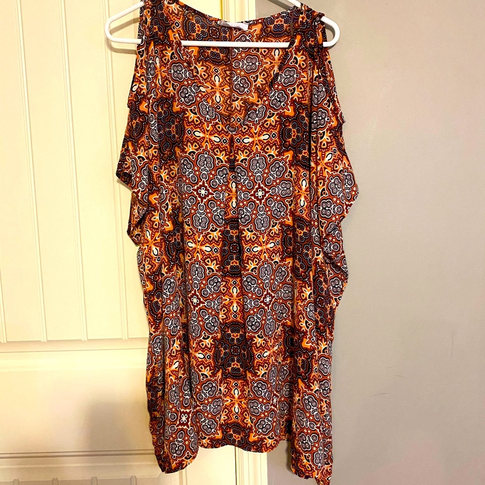 Open shoulder tunic by Umgee.